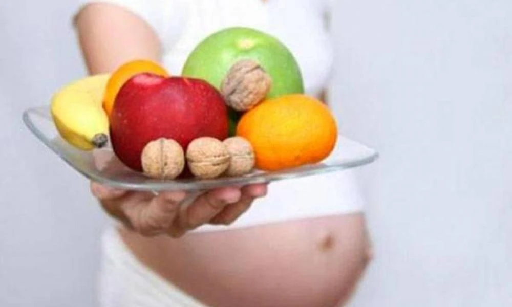 Υγεία: Με ποιο τρόπο μπορεί να συνδέεται η διατροφή με τη γονιμότητα;